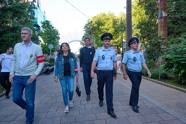 В Сочи народные дружины и казаки-дружинники в составе групп с полицией и Росгвардией патрулируют 43 маршрута