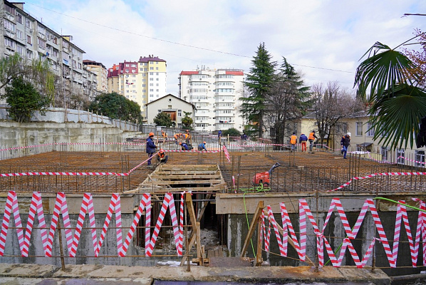 В Сочи завершаются работы по устройству монолитного каркаса нового блока детского сада на улице Гагарина