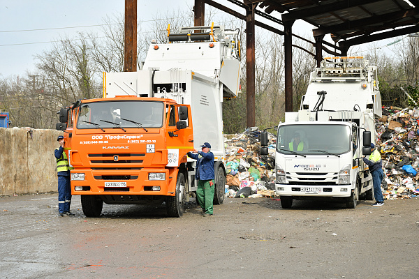 В Сочи увеличивается количество спецтехники для вывоза твердых коммунальных отходов