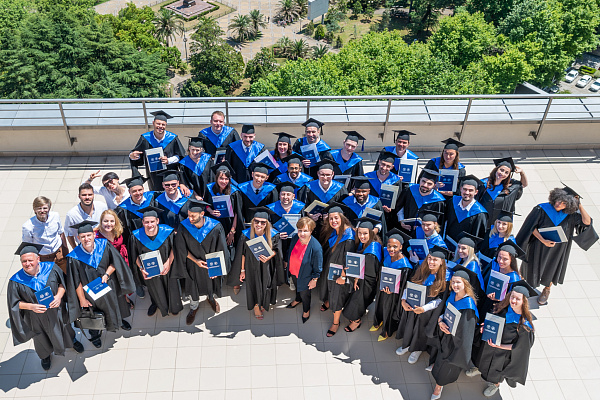 Студенты из 19-ти стран мира стали выпускниками сочинского университета РМОУ