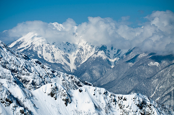 В горах Сочи объявлено штормовое предупреждение об опасности схода лавин