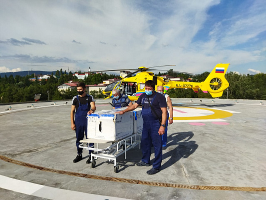 Очередная партия вакцины от  COVID-19 была доставлена вертолетом санитарной авиации в Сочи