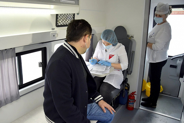В Сочи сотрудники муниципального автотранспортного предприятия проходят ревакцинацию от коронавируса