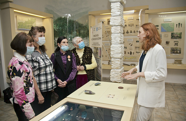 В День города в Музее истории Сочи открылась выставка тактильных экспонатов 