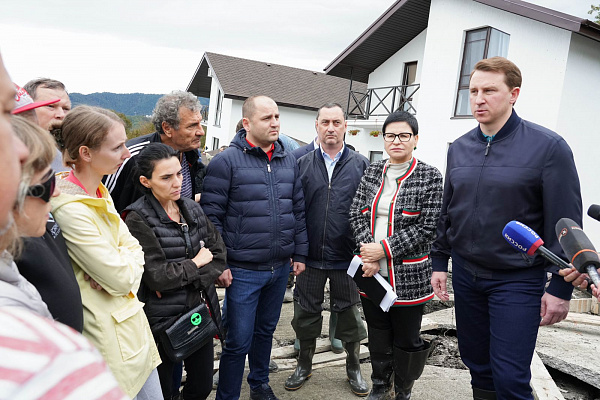 Глава Сочи Алексей Копайгородский встретился с жителями домов, попавших в зону бедствия 