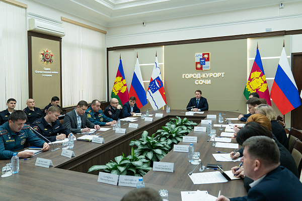 Мэр Сочи Алексей Копайгородский провел заседание комиссии по предупреждению и ликвидации чрезвычайных ситуаций и обеспечению пожарной безопасности