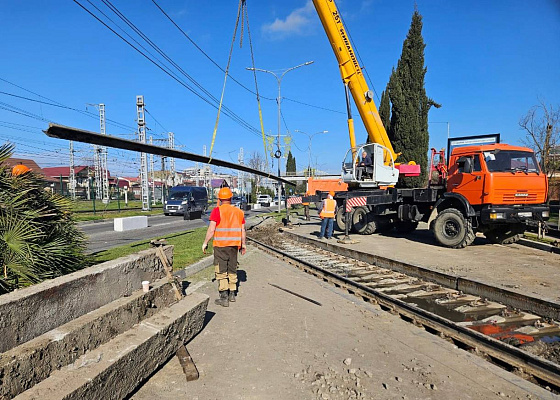 В Сочи введена временная схема движения на улице Кирпичной в связи с ремонтом железнодорожного переезда в Адлере