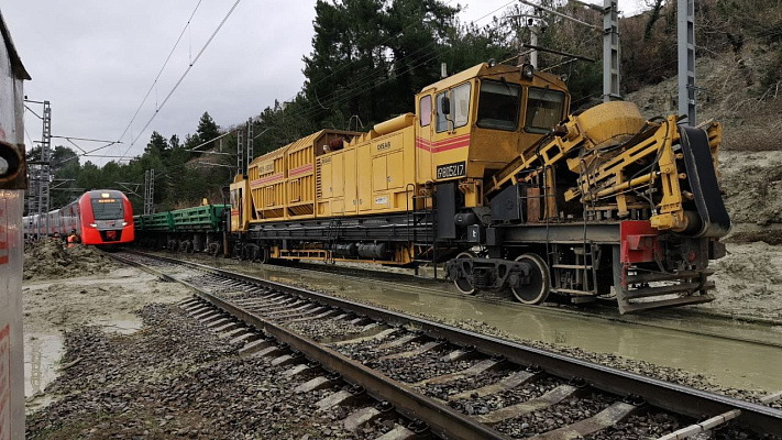 Оползень на участке «73 км» в Сочи не повлиял на движение поездов и электричек